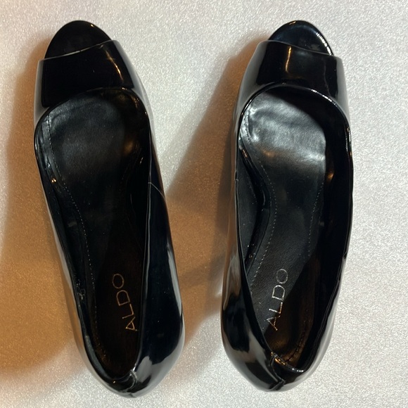 Aldo platform open toe peep toe patent pumps. - Picture 3 of 8